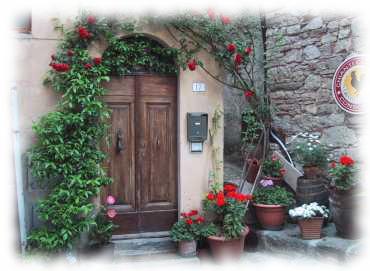 hübsch dekorierter Hauseingang Hauseingang