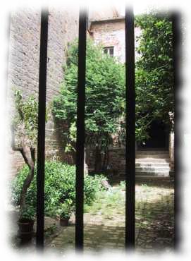 Blick in einen Innenhof Blick in einen Innenhof